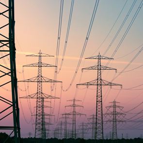 Πώς εξηγείται η ακρίβεια στην ελληνική αγορά ηλεκτρισμού