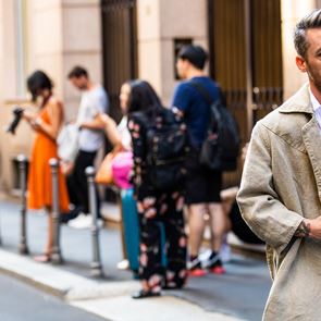 Η διαχρονική γοητεία της καμπαρντίνας