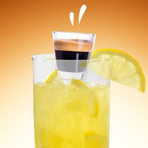 Thunderbolt: Ένα cocktail με λεμονάδα και espresso