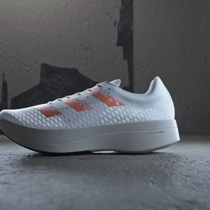 Η adidas λανσάρει τα απόλυτα sneakers για <em>τρέξιμο</em>