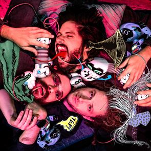 Στο ΝΥΞ, ο Γιάννης Νιάρρος αφηγείται ιστορίες περίεργες