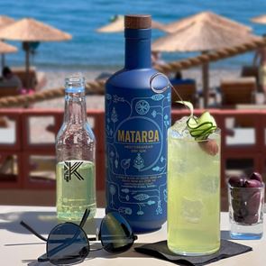 Καλοκαιρινό ταξίδι στην Ελλάδα με το Mataroa Gin