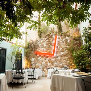 Η &lt;em>Σπονδή&lt;/em> υποδέχεται την άνοιξη με ένα νέο Spondi Hommage