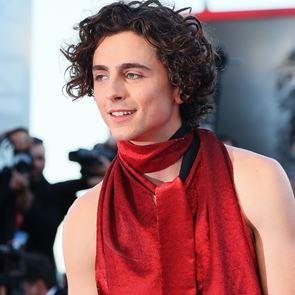 Ο Timothée Chalamet εμφανίστηκε με εξώπλατο, το σύμπαν παραληρεί