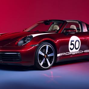 Η νέα Porsche 911 έχει κάτι από τα 50s και 60s