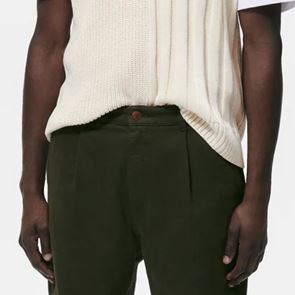 Το chino από τα Zara που θα φοράμε όλο τον χειμώνα