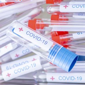 Τα νέα τεστ εξπρές για τον κορονοϊό θυμίζουν τα τεστ εγκυμοσύνης