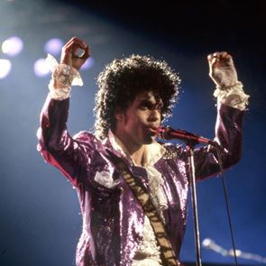 Tο ακυκλοφόρητο Cosmic Day του Prince κυκλοφορεί, επιτέλους, πλήρες