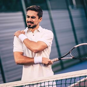 Πώς θα αντιμετωπίσεις την τενοντίτιδα ώμου, αν παίζεις <em>τένις</em>