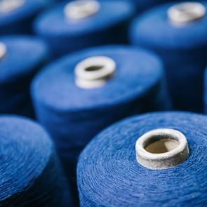 Κι όμως, υπάρχει &#39;έξυπνο&#39; ύφασμα που αλλάζει σχήμα με τη θερμότητα και το κρύο