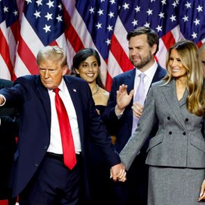 Τι δείχνει η γλώσσα του σώματος της Melania στη νικητήρια ομιλία του Donald Trump