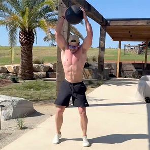 H νέα &lt;em>προπόνηση&lt;/em> του Chris Hemsworth ίσως σου ταιριάζει