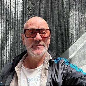 O Michael Stipe των R.E.M. τα πήρε με τη Meta και θέλει να κάνουμε μποϊκοτάζ σε Facebook και Instagram