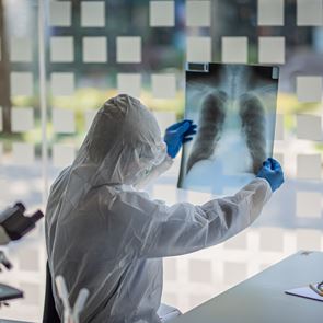 Ο SARS-COV-2 μπορεί να μεταδίδεται και με την αναπνοή σύμφωνα με νέα έρευνα