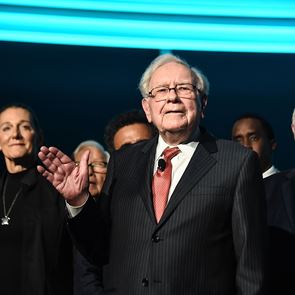 O Warren Buffett μόλις πούλησε τις μετοχές του στην Goldman Sachs