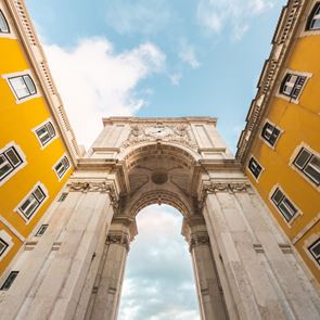 Τέλειες πόλεις για να συνδυάσεις ποδοσφαιρικούς αγώνες και διακοπές