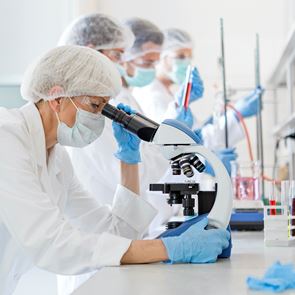 Τι γνωρίζουμε μεχρι στιγμής για το &lt;em>εμβόλιο&lt;/em> της AstraZeneca