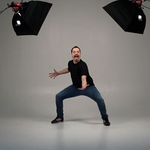 Ο Αλέξανδρος Τσουβέλας είναι ό,τι καλύτερο υπάρχει στο ελληνικό ίντερνετ