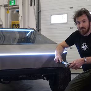 Τηλεκατευθυνόμενο Tesla Cybertruck, έγινε