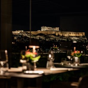 Opposite at 507: Fine comfort με την Ακρόπολη στο πιάτο