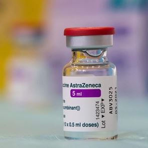 Το εμβόλιο της AstraZeneca λειτουργεί καλά και ως επαναληπτική, τρίτη δόση