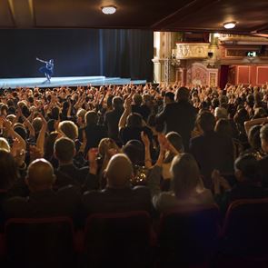 Οι επικρατέστεροι για τα Θεατρικά Βραβεία Κοινού 2022