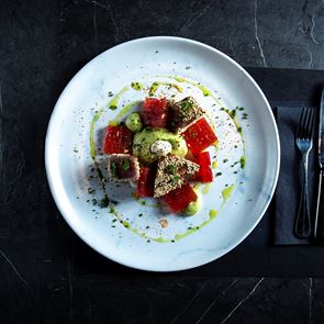 Δεν μπορείς να μη ρίξεις μία ματιά στο Mira Me