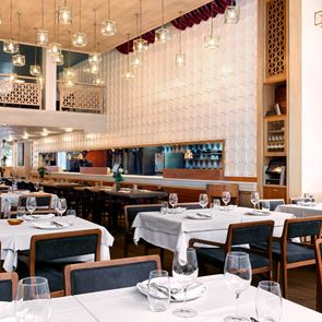 Οι μάγειρες και τα εστιατόρια που έκαναν μόδα την ελληνική κουζίνα