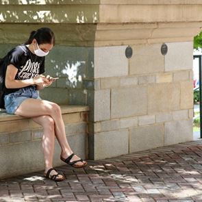 Κορονοϊός: Εκρηξη με 25.566 νέα κρούσματα και 5.022 επαναλοιμώξεις