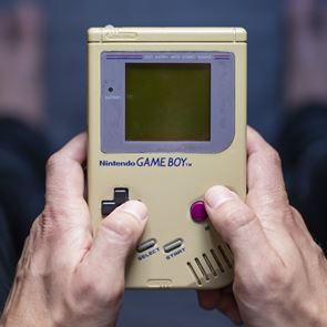 Η Nintendo σχεδιάζει θήκη που μετατρέπει το κινητό σε Game Boy