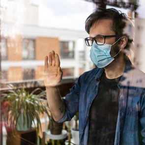 &lt;em>Κορονοϊός&lt;/em>: 2.405 νέα κρούσματα και 521 διασωληνωμένοι