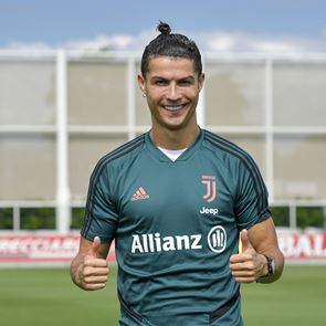 Ο Cristiano Ronaldo είναι ο πρώτος δισεκατομμυριούχος ποδοσφαιριστής