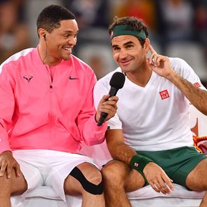 O Roger Federer και ο γύρος της Ελβετίας με τον Trevor Noah
