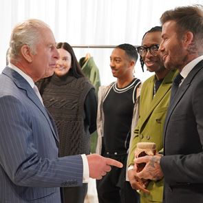 Το ασυνήθιστο δώρο του David &lt;em>Beckham&lt;/em> στον βασιλιά Κάρολο