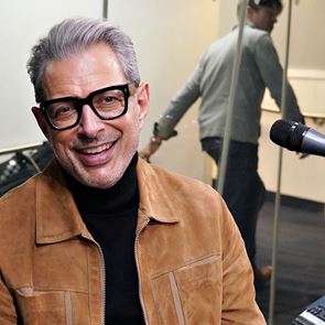 O Jeff Goldblum έχει την καλύτερη εναλλακτική στο σακάκι
