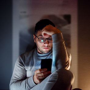 Αυτές οι συνήθειες δείχνουν ότι έχεις εθιστεί στο κινητό σου