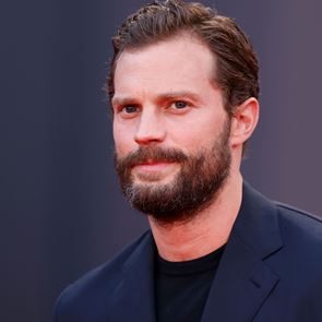 O Jamie Dornan σχολιάζει την υποψηφιότητά του για το ρόλο του <em>James</em> <em>Bond</em>