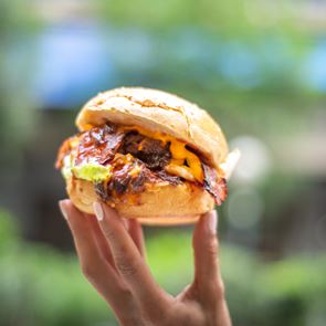 Στο Κουκάκι για ένα από τα καλύτερα burgers της Αθήνας