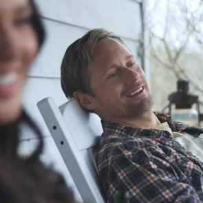 Ναι, αυτός είναι ο Alexander Skarsgård και οι 46 (!) λέξεις του στο Mr and Mrs Smith