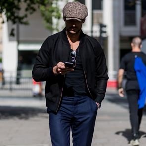 Μαύρο t-shirt και τον χειμώνα