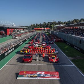 Τα πρώτα χιλιόμετρα της <em>Ferrari</em> 499P στην Ίμολα