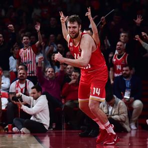 Μυθικός Sasha Vezenkov σκόραρε 45 πόντους και συνέτριψε τη Μπάγερν