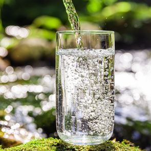 Ένα ποτήρι νερό εξηγεί την ιστορία του σύμπαντος