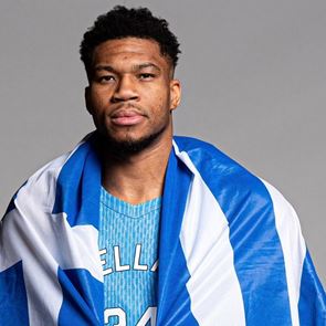 Ο Γιάννης Αντετοκούνμπο νιώθει περήφανος που φοράει τη φανέλα της Εθνικής