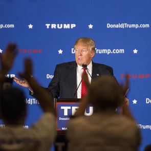 Ο λόγος που οι Δημοκρατικοί επιμένουν στην καθαίρεση Trump