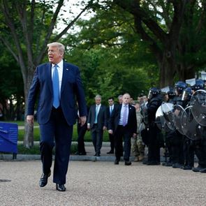 Ο Donald Trump μηνύεται για την προσπάθεια φίμωσης των &lt;em>social&lt;/em> &lt;em>media&lt;/em>