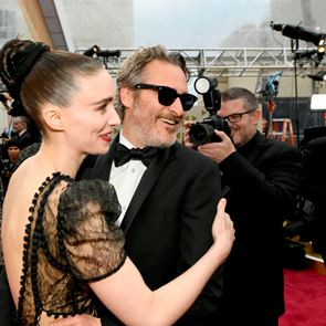 Ο Joaquin Phoenix έγινε πατέρας και τίμησε τον αδικοχαμένο αδερφό