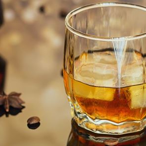 Φτιάχνοντας <em>τεκίλα</em> με έγχυση καφέ