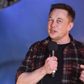 O &lt;em>Elon&lt;/em> &lt;em>Musk&lt;/em> επιβεβαιώνει ότι η Tesla ετοιμάζει ιπτάμενο αυτοκίνητο
