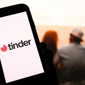 470 ευρώ χρειάζεσαι για να βρεις τον έρωτα της ζωής σου στο Tinder